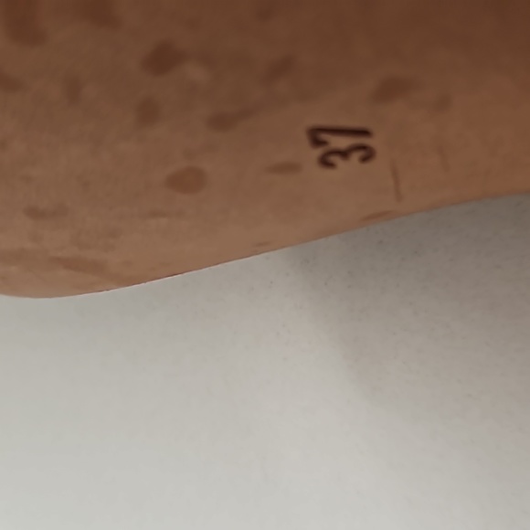 Shoes - Picture 3 of 4